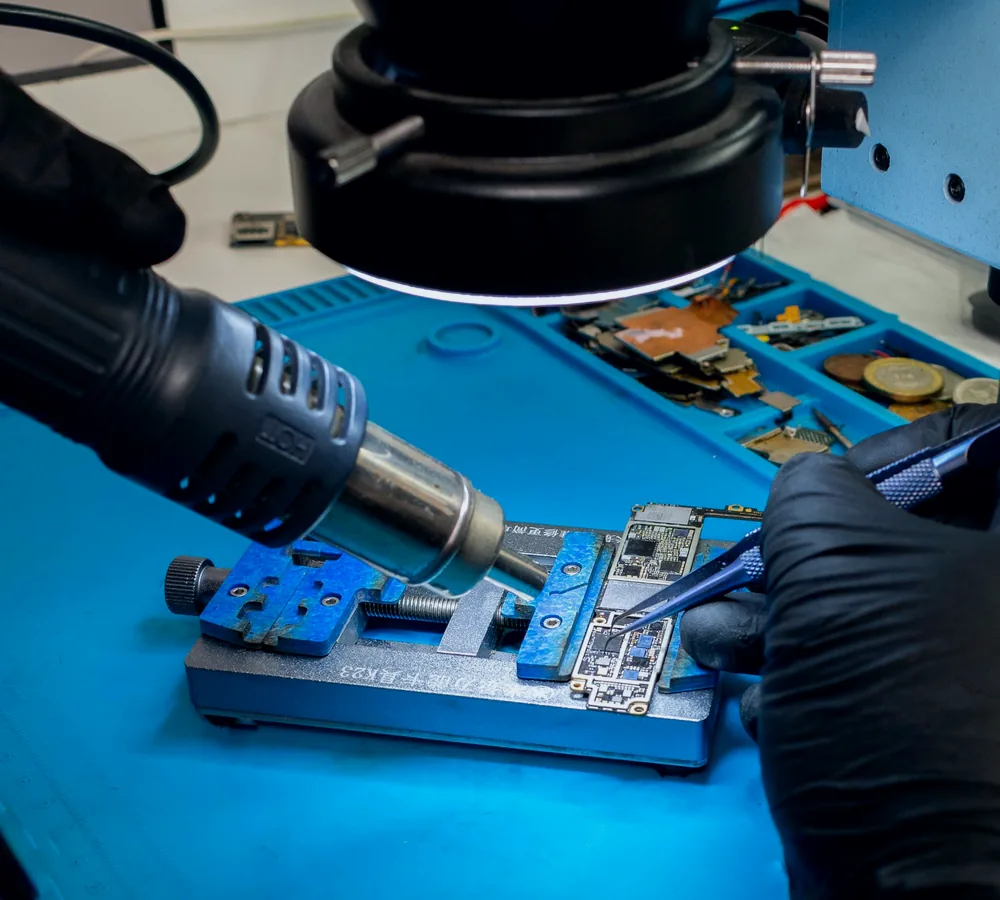 Intervenție de microelectronică