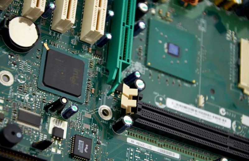 Placă electronică și procesor